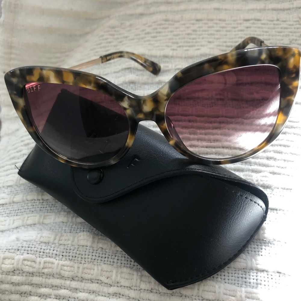 Diff Sunglasses. Style: Avery